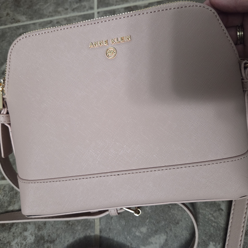 Anne Klein Pink Crossbody Bag with Sleek Design